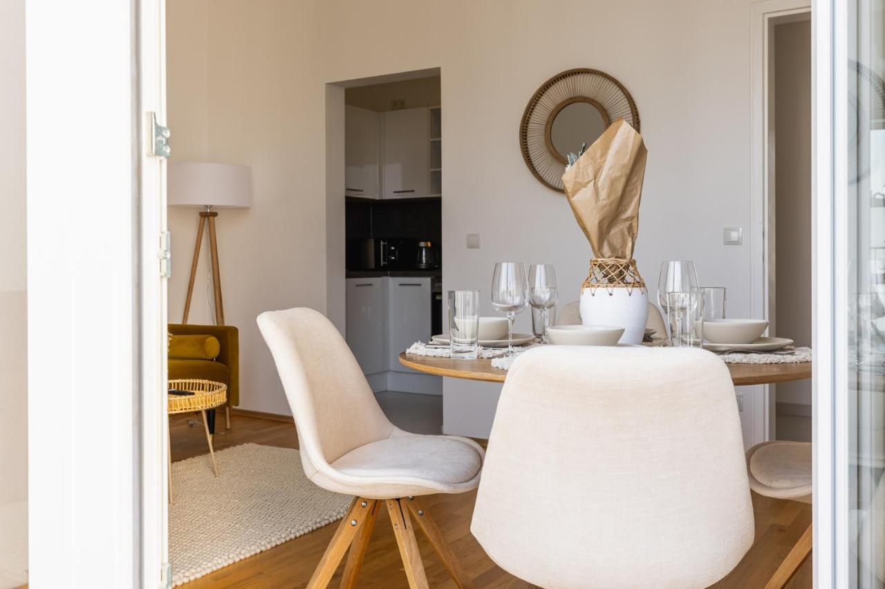 Bright Stylish Apartment With A Balcony In A Top Location Bécs Kültér fotó