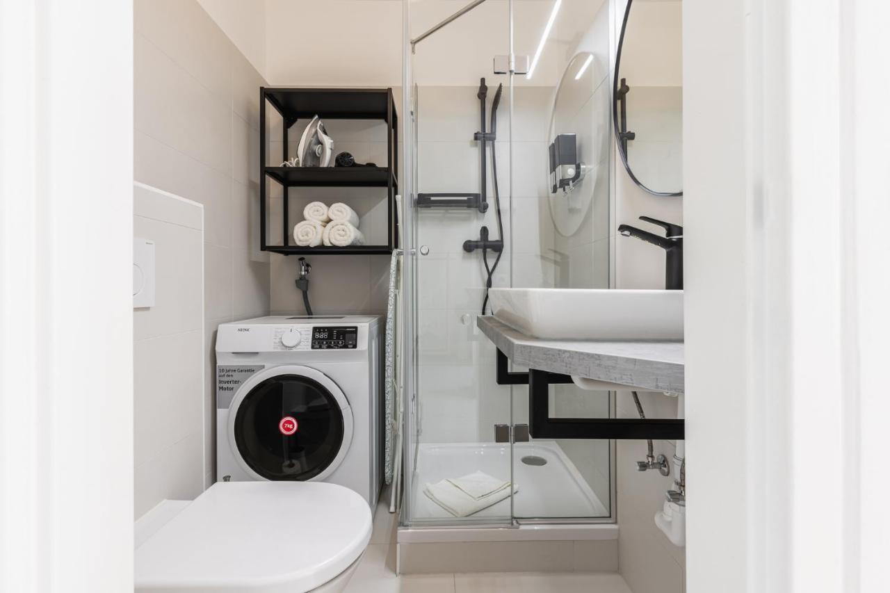Bright Stylish Apartment With A Balcony In A Top Location Bécs Kültér fotó