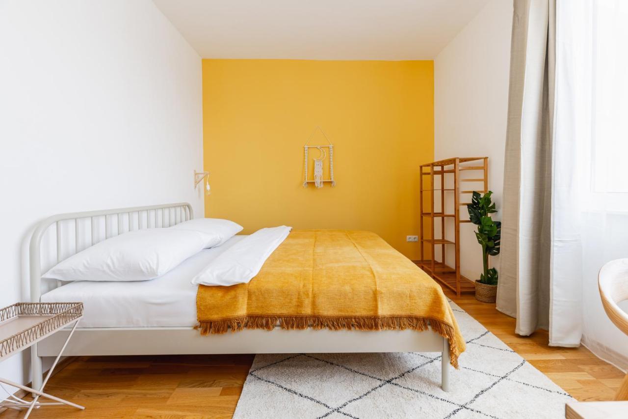 Bright Stylish Apartment With A Balcony In A Top Location Bécs Kültér fotó