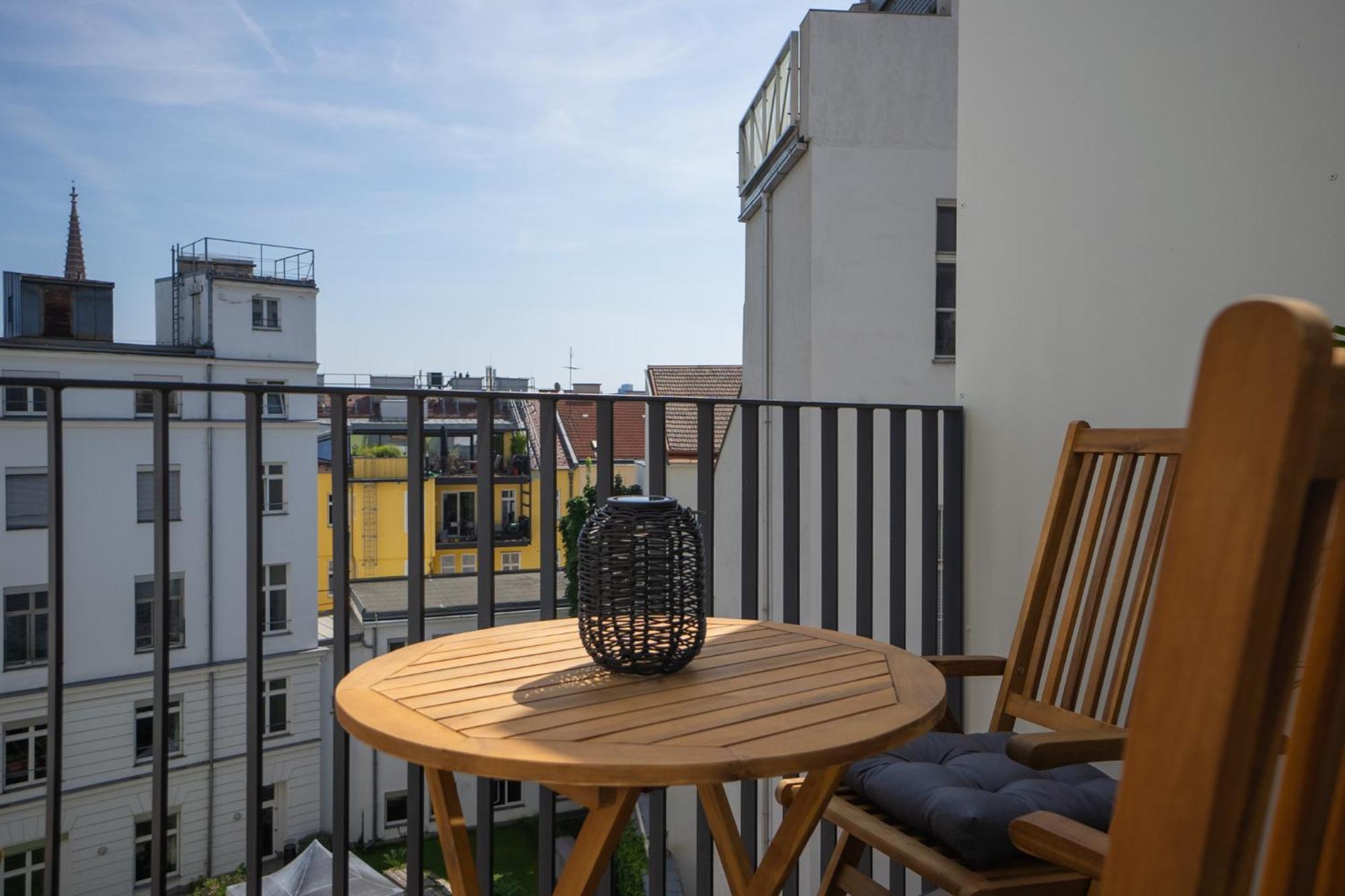 Bright Stylish Apartment With A Balcony In A Top Location Bécs Kültér fotó