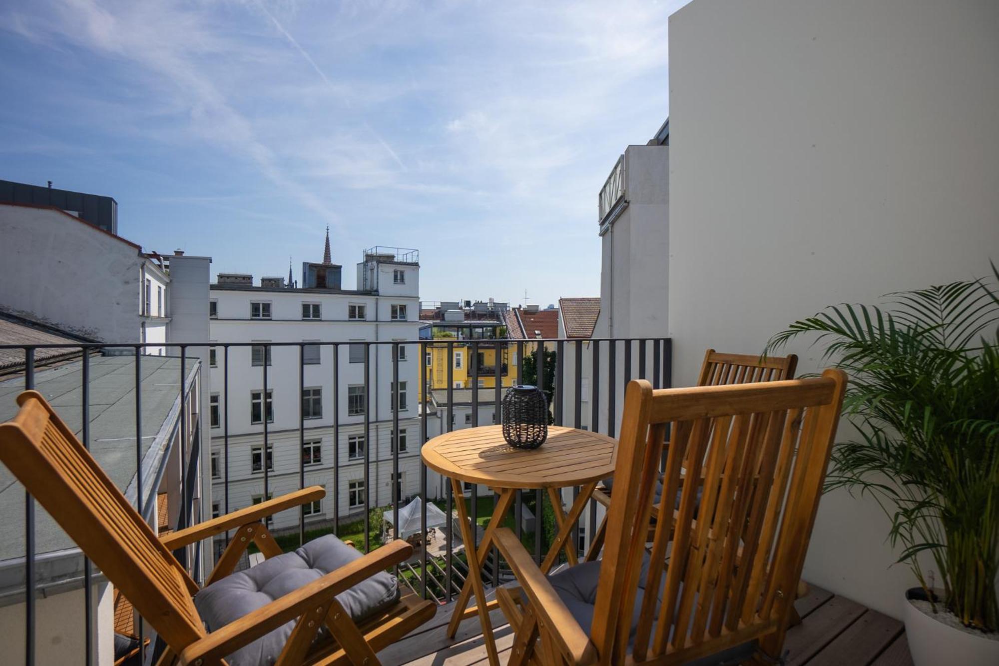 Bright Stylish Apartment With A Balcony In A Top Location Bécs Kültér fotó